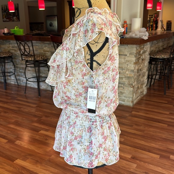 Iz Byer size medium beautiful sheer ruffle floral top - Picture 3 of 4